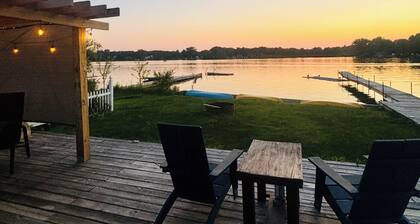 Lakeside Retreat Near Grand Rapids: Private Dock, Kayaks & Sunset Views