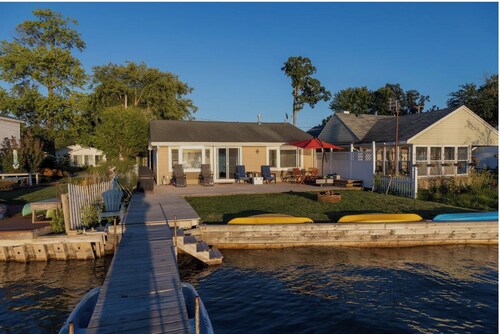 Lakeside Retreat Near Grand Rapids: Private Dock, Kayaks & Sunset Views