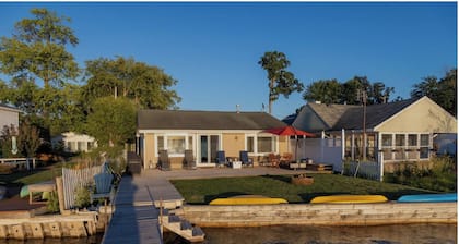 Lakeside Retreat Near Grand Rapids: Private Dock, Kayaks & Sunset Views