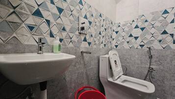 Bidee, pyyhkeet, saippua, vessapaperi