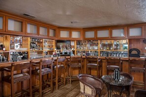 Bar (on property) - Grand Canyon Inn & Motel (Williams)