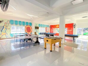 A brightly lit indoor recreational area with ping pong tables, a foosball table, and a billiards table. - ®{The-Comfty-Spot} Experience @SD +WiFi (Santo Domingo)