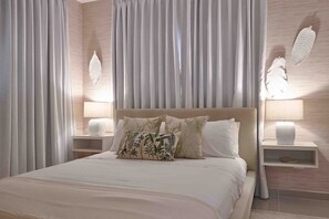 Tabla de planchar con plancha, wifi, ropa de cama