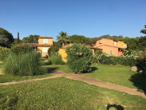 Property grounds - Villa Lume di Corsica in Porto-Vecchio, air-conditioned, swimming pool, near Palombaggia (Porto-Vecchio)