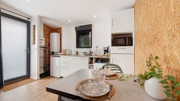 Fridge, microwave, stovetop, coffee/tea maker