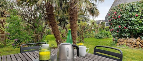 تناول الطعام بالخارج