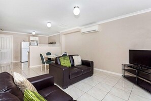 Living area - Quality Inn Railway Kalgoorlie WA (Kalgoorlie)