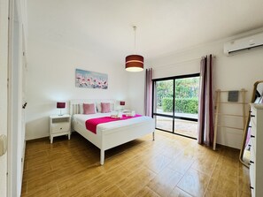 5 bedrooms, bed sheets - Vilamoura Summer Villa by Homing (Loulé)