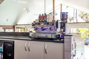 Dining - Blue Dolphin Holiday Resort (Yamba)