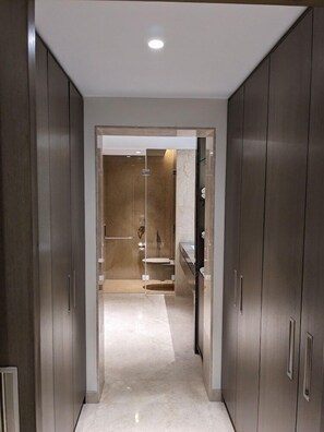 Bathroom - Palm Meadows Club (Bengaluru)