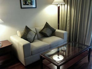 Living area - Palm Meadows Club (Bengaluru)
