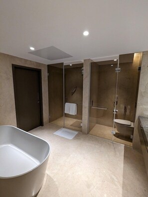 Bathroom - Palm Meadows Club (Bengaluru)