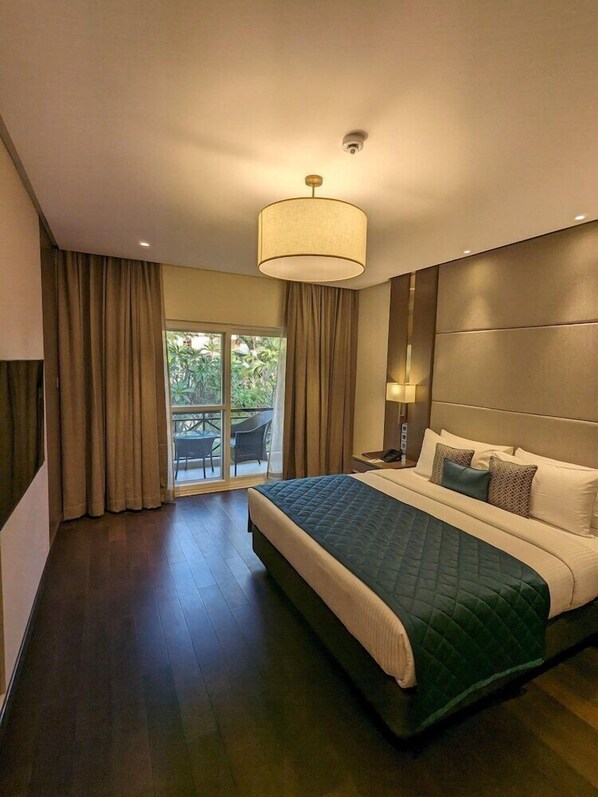 Room - Palm Meadows Club (Bengaluru)