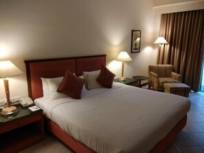Room - Palm Meadows Club (Bengaluru)