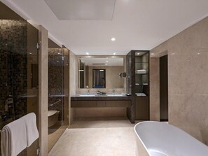 Bathroom - Palm Meadows Club (Bengaluru)