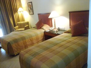 Room - Palm Meadows Club (Bengaluru)