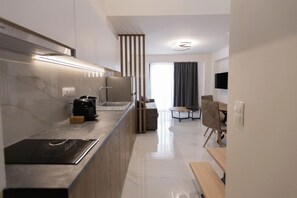 Loft | Private kitchen | Mini-fridge, stovetop, cookware/dishes/utensils - Calma Luxury Suites (Nea Propontida)