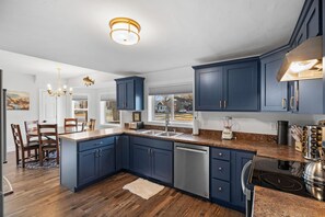 Private kitchen - Juniper Blue (Livingston)