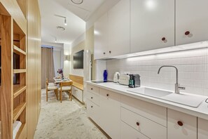 Fridge, microwave, oven, stovetop - Lavie Maison | Design Suite & Spa Bath (Paris)