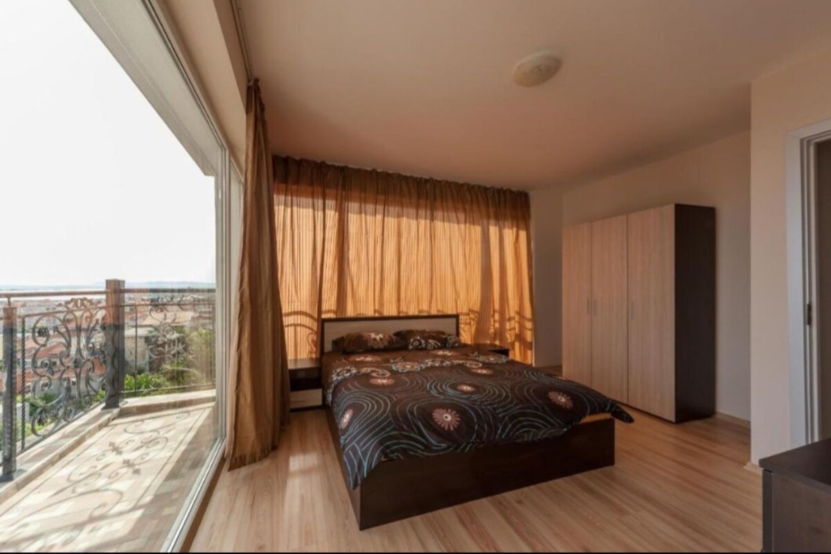 Apartment with Mountain view ( 2 Adults + 2 Children )