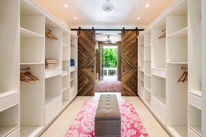 Interior - Buendía Lux • Villa Harmonia. Stunning 3 king beds with pool near the beach. (Potrero)