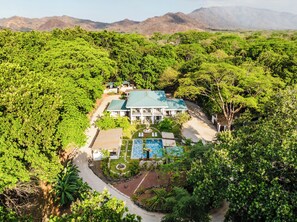 Exterior - Buendía Lux • Villa Harmonia. Stunning 3 king beds with pool near the beach. (Potrero)