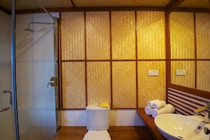 Bathroom - Yathra Houseboat BY Jetwing (Bentota)
