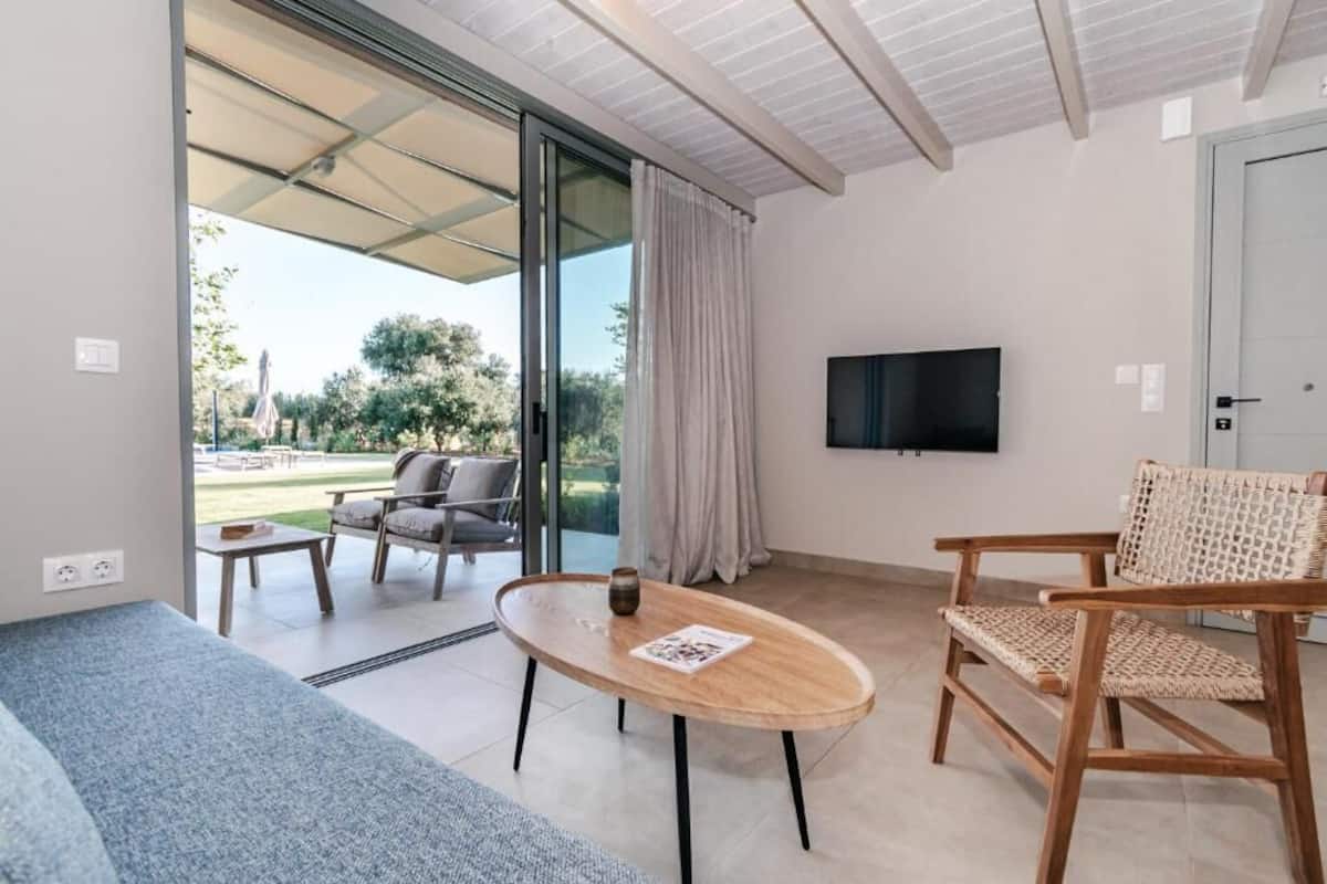 Junior-Suite, Poolblick | Wohnbereich