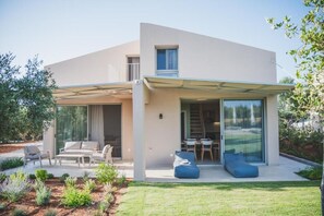 Family Suite, Pool View | Outdoor dining - helichrysum lofts (Trifylia)