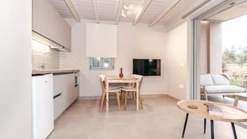 Suite, Mobility Accessible, Pool View | Interior