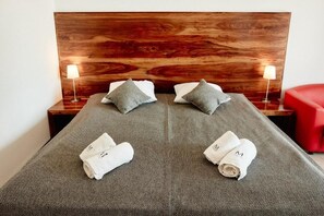Individually decorated, individually furnished, desk, laptop workspace - M Club Hotel  (Drawsko Pomorskie)