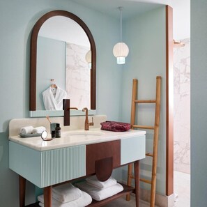 A bathroom with a large mirror, a sink, a towel rack, and a wooden ladder. - Tropical Hotel And Beach (St. Barthelemy)