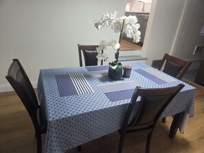 Dining - Fantastic 3-bedroom bungalow with AC in charming Columbus (Columbus)