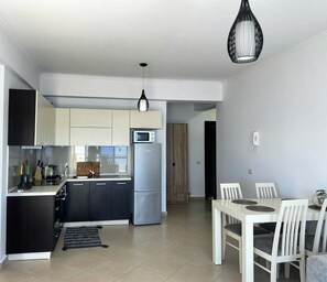 Private kitchen - Cosy apartment with a great sea view! Public Parking near the app! 60m2! (Sarandë)