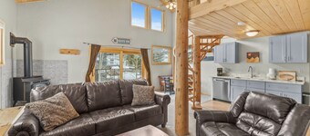 A Peace of Paradise | Ski | Hot Tub | Pet Friendly