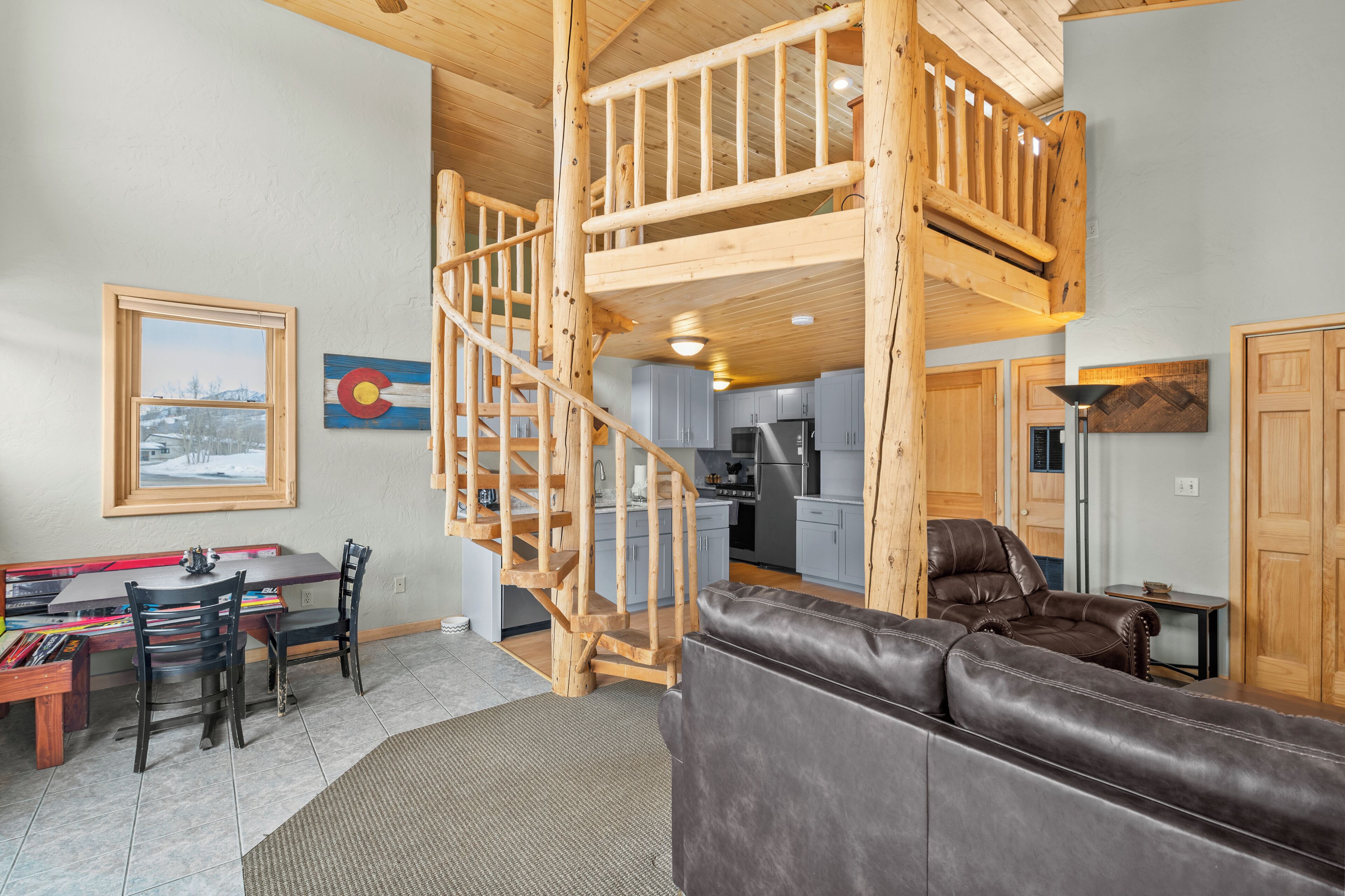 Smart TV, fireplace, DVD player, offices