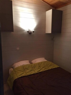 WiFi - ZEcamping 3* piscine chauffée toboggans chalet 25m2 2 pers (Bollène)