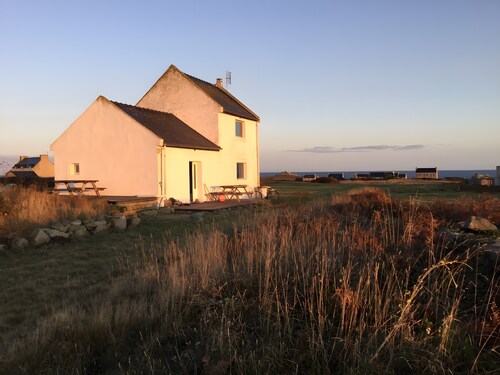 The Island’s Former Gonio Station: Panoramic Sea Views and Cozy Comfort