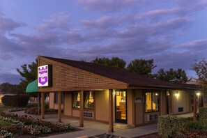 Exterior - Americas Best Value Inn Martinsburg (Martinsburg)