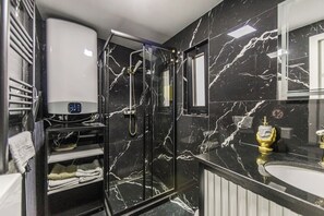 Hair dryer - Miracle No.8 | Central Duplex by PikHost (Tiranë)