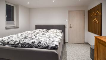 2 bedrooms, iron/ironing board, WiFi, bed sheets