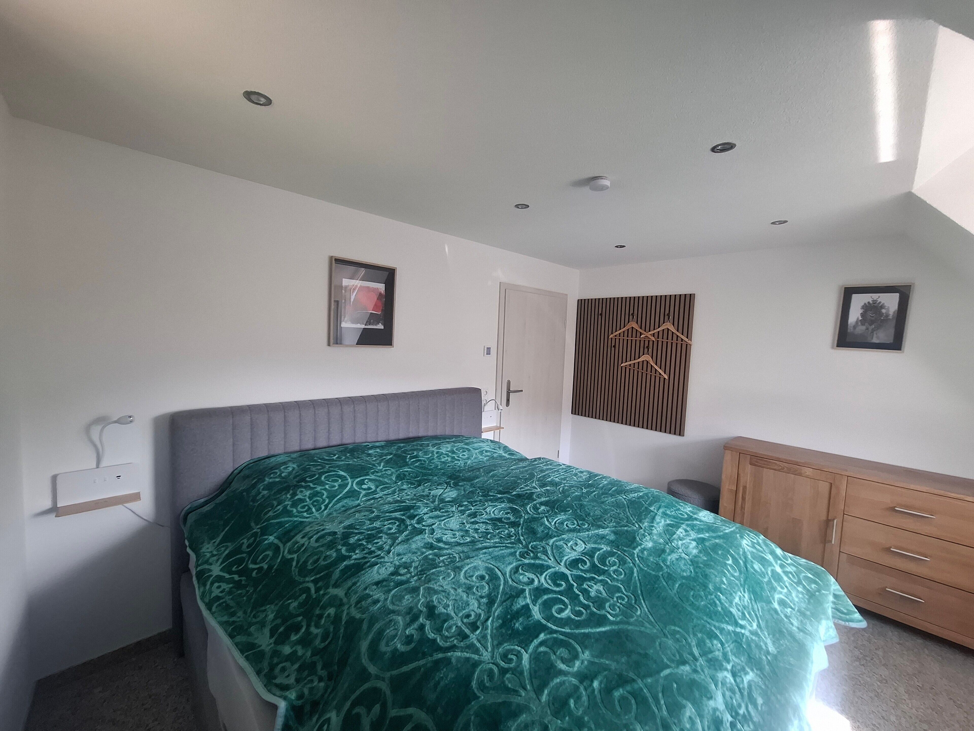 2 habitaciones, tabla de planchar con plancha, wifi y ropa de cama 