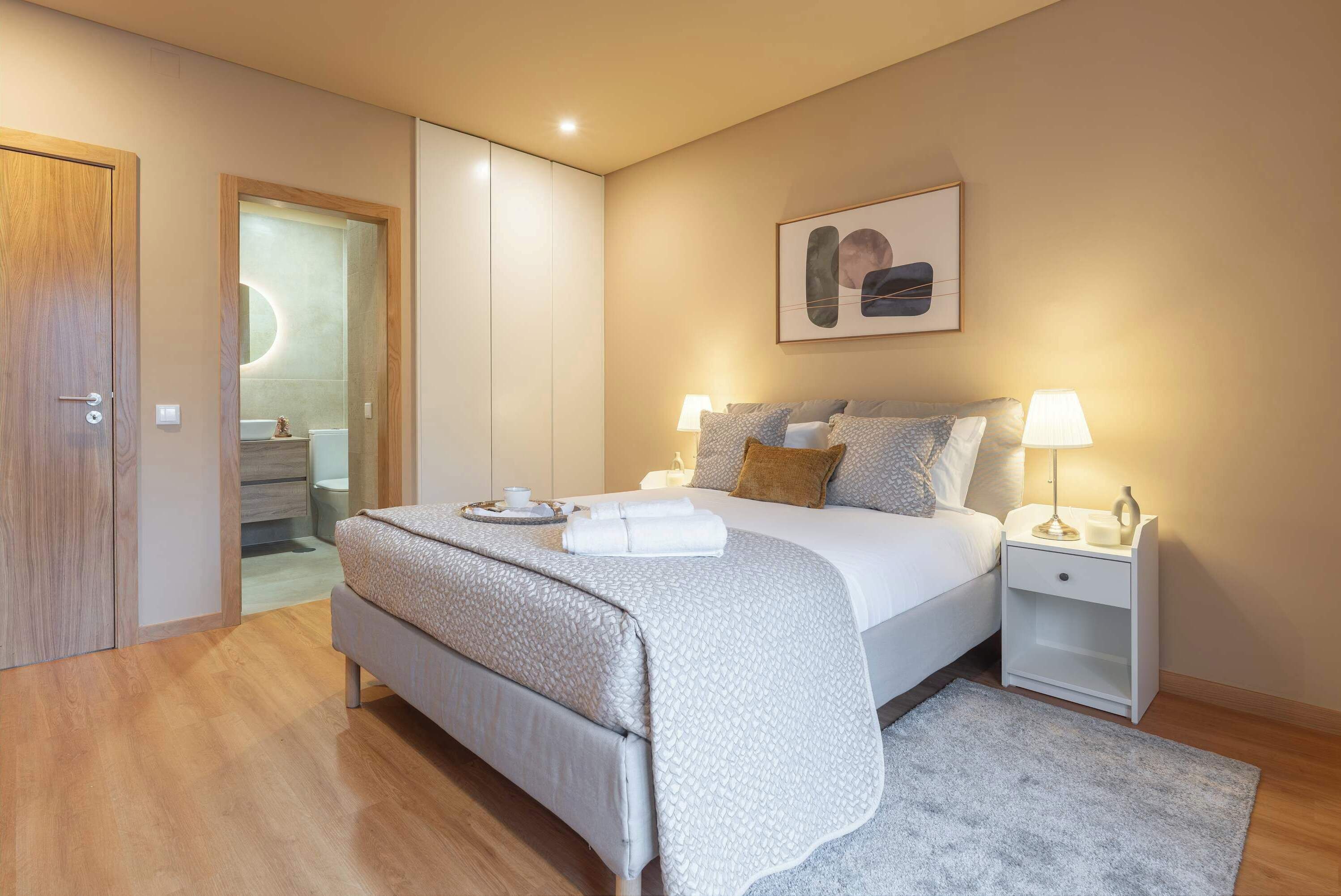 アイロン / アイロン台、旅行用ベビーベッド、WiFi、ベッドシーツ