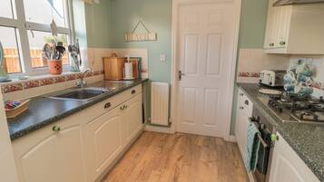 Dishwasher, cookware/dishes/utensils