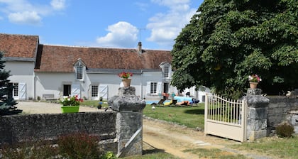 Chambre dâhĂŽtes « Chambre Laurier » avec piscine partagĂ©e, jardin partagĂ© et Wi-Fi