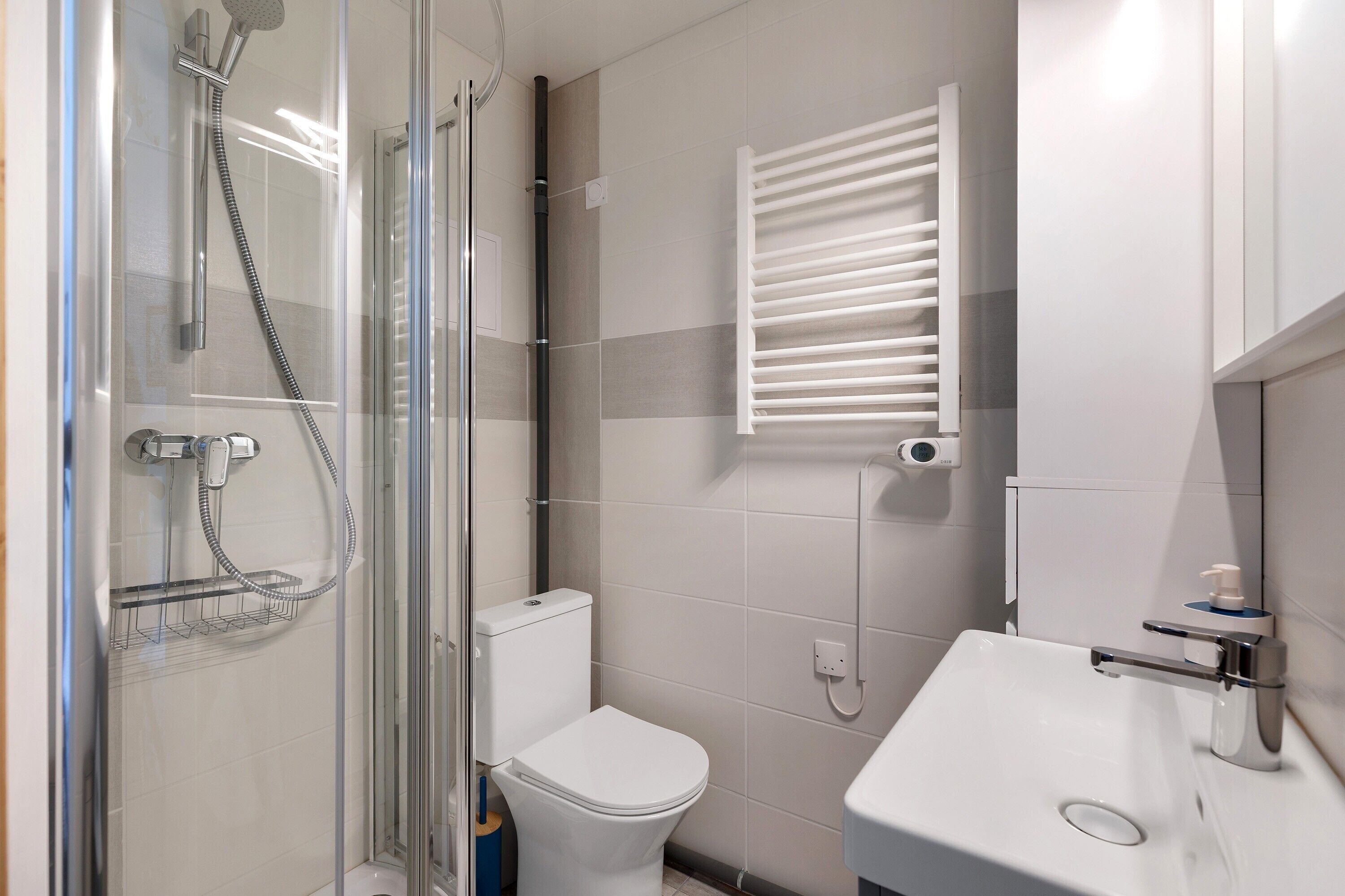 Een douche, handdoeken