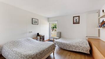 WiFi, bed sheets