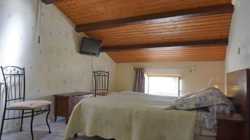 Iron/ironing board, bed sheets