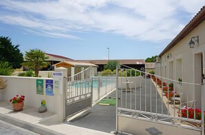 Pool - Jonquille Guest Room (Semussac)