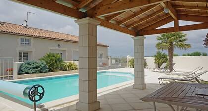 Jonquille Guest Room